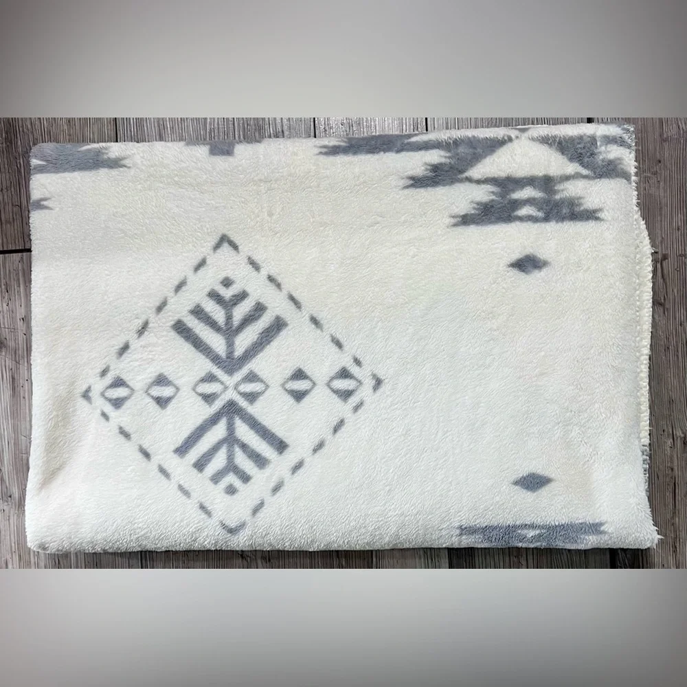 LIKE NEW PENDLETON Ultra Soft Sherpa Fleece Plush Throw 50